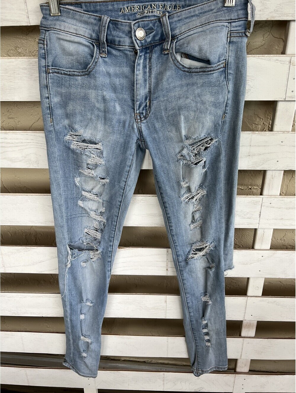 American Eagle Light Blue Denim Womens Size 6 Distressed Super Stretch